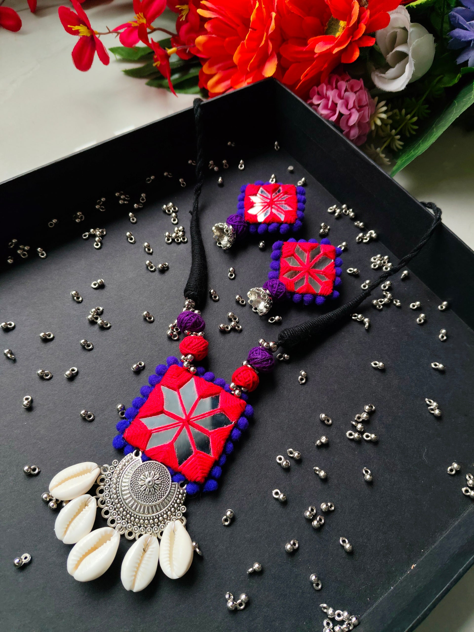 Red blue small necklace