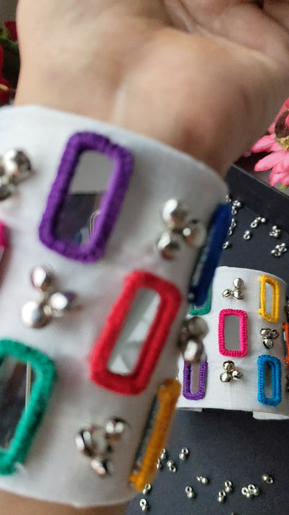 Mirror Handcuff (white)